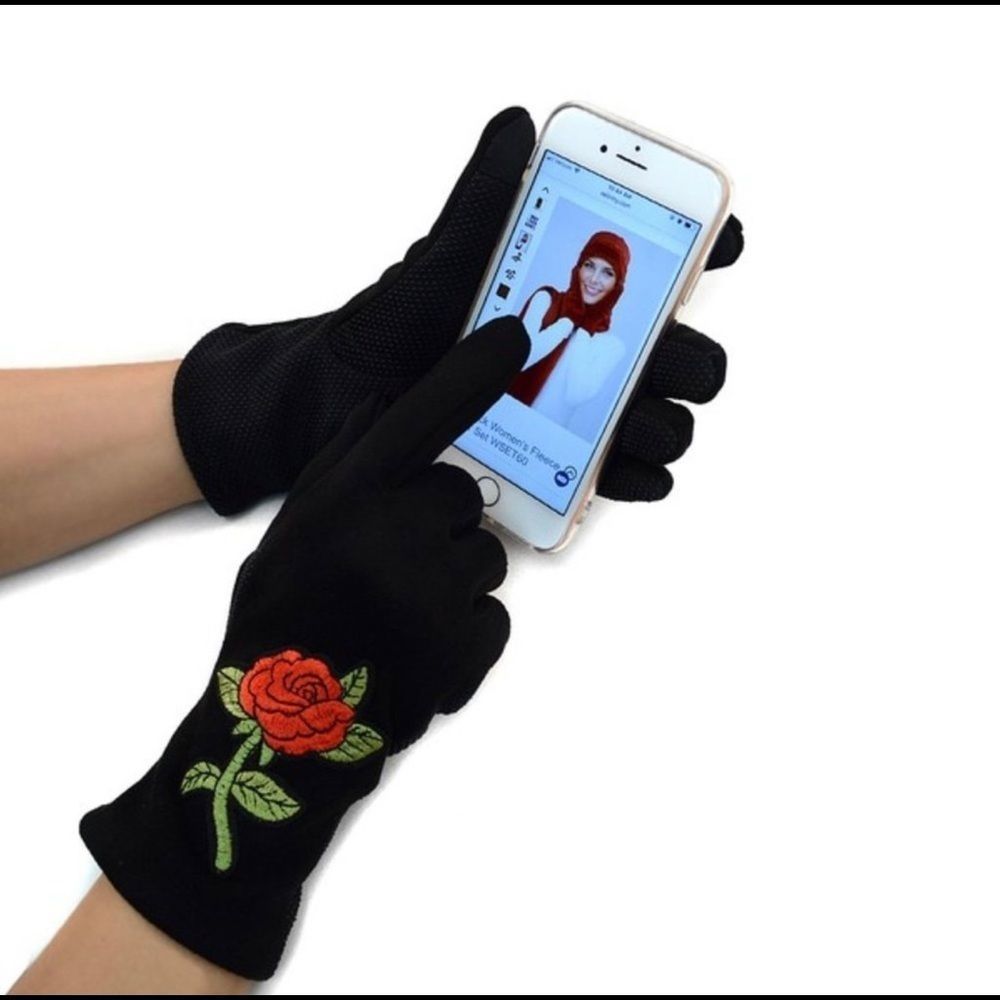 Black Gloves with Embroidered Roses - Picture 3 of 3